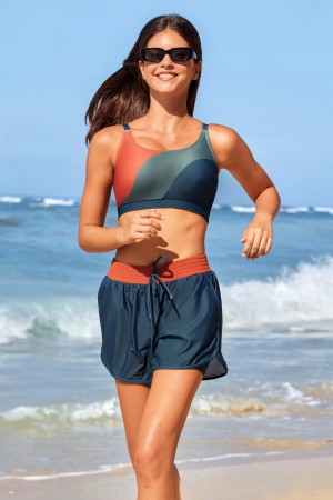 Mehrfarbiges Bikini-Oberteil mit Wellenmuster und stylischem Boyshort-Set