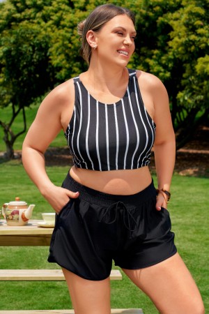 Schwarzes gestreiftes Plus-Size-Bikini-Oberteil mit Crossback und Boyshorts im zeitlosen Design