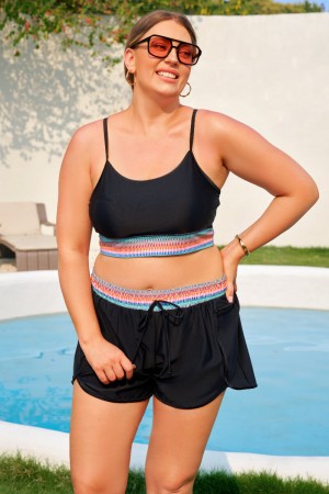 Schwarze Plus-Size-Sportshorts mit Reißverschlusstaschen im athletischen Stil