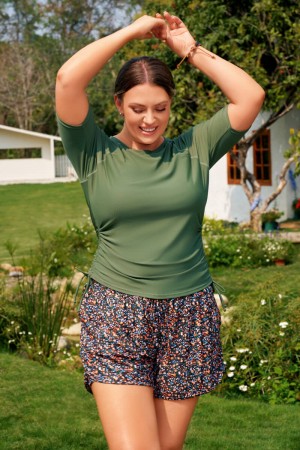 Grünes Plus-Size-Tankini-Oberteil mit kurzen Ärmeln und Reißverschluss sowie Boyshorts – sportlicher Stil