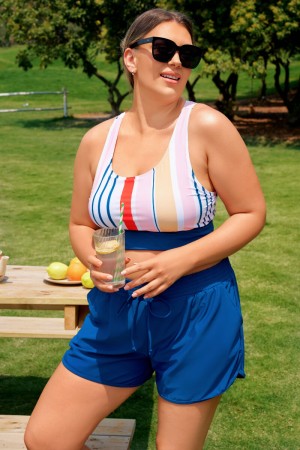 Bunt gestreiftes Plus-Size-Bikini-Oberteil mit Reißverschluss und Boyshorts im stylischen Design