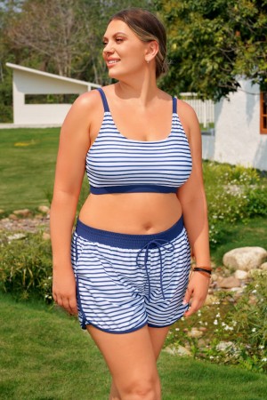 Gestreiftes Plus-Size-Bikini-Oberteil mit verstellbaren Trägern und hoch taillierten Boyshorts im Set